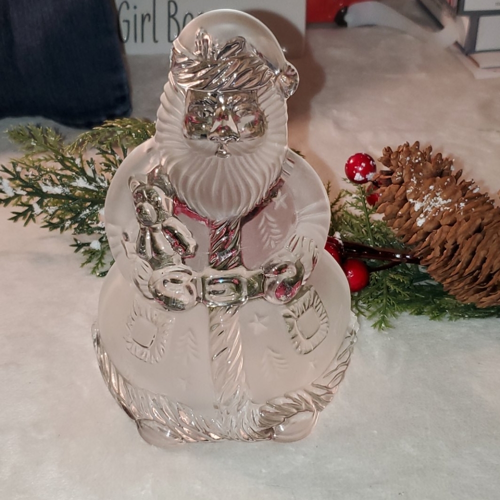 Mikasa Santa's Glow votive holder